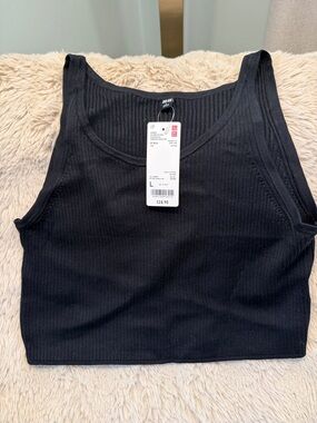 UNIQLO Black Ribbed Cropped Tank